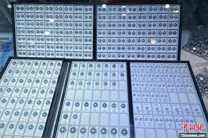 府上图：北京珠宝展上的珍珠。 左雨晴 摄